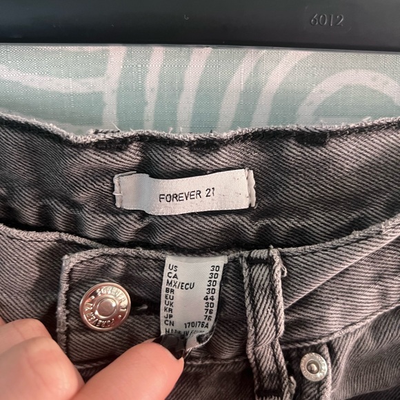 Forever 21 Charcoal Distressed Denim Shorts – Size 30 (Medium) - Picture 2 of 4